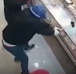 Video: Smash and Grab Robbery Fail
