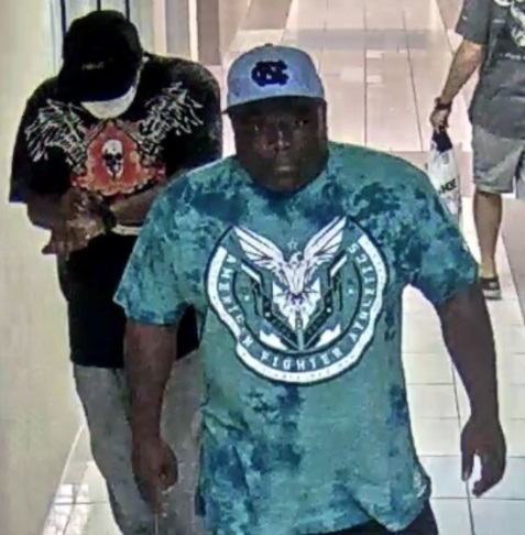 Break in subject in green shirt