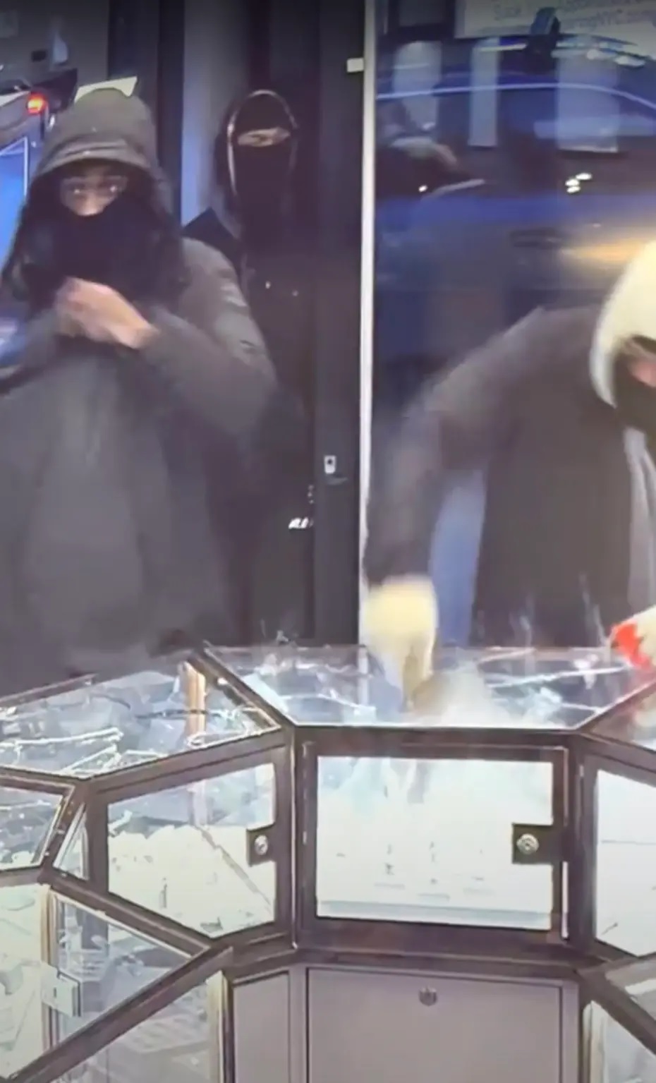 Brooklyn Smash and Grab Robbers Image 2