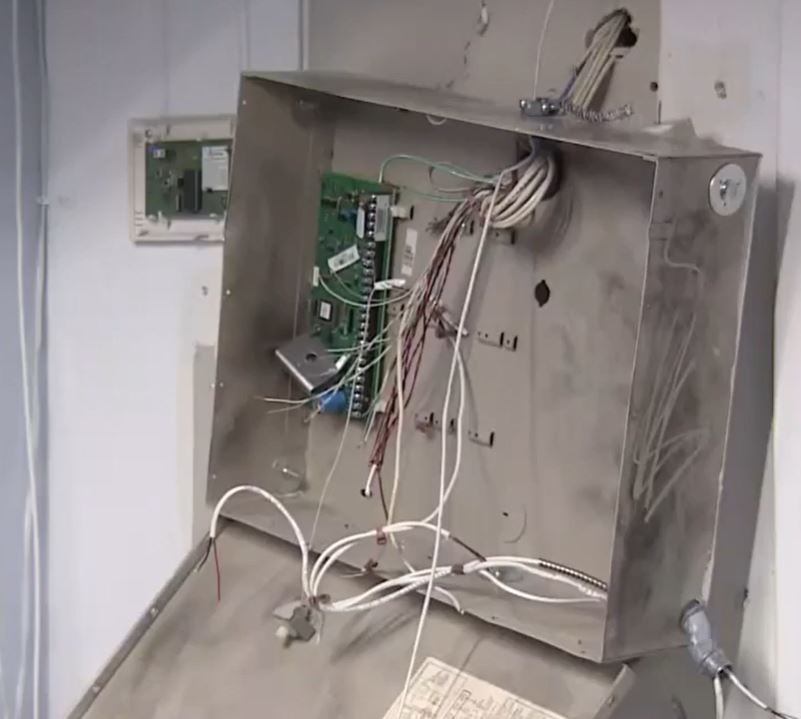 Image of wires that the subjects cut.